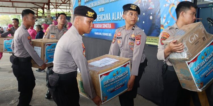 FOTO: MATAKALTENG - Pengiriman bantuan pangan Polda Kalteng melalui Bandara Tjilik Riwut Palangka Raya.