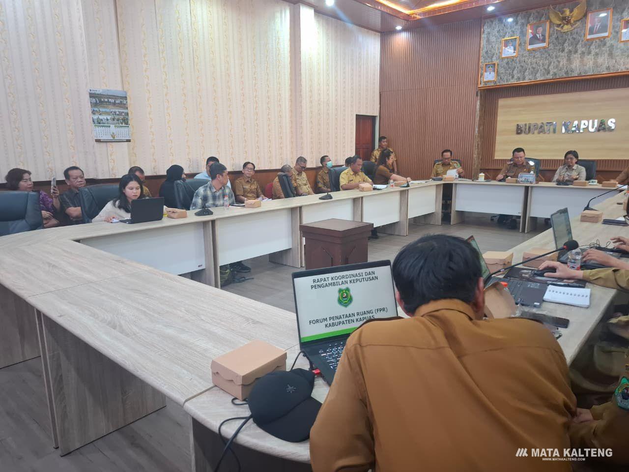 Sekda Kapuas Pimpin Rapat Pengambilan Keputusan Penerbitan KKPR