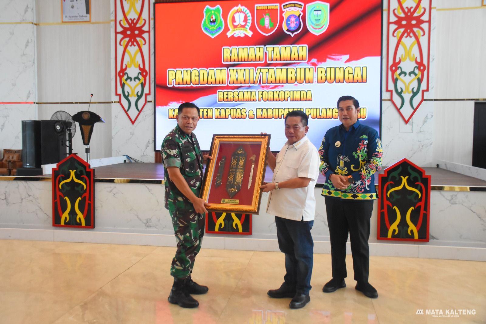 Bupati Kapuas Terima Kunker Sekaligus Ramah Tamah Pangdam XXII/TB