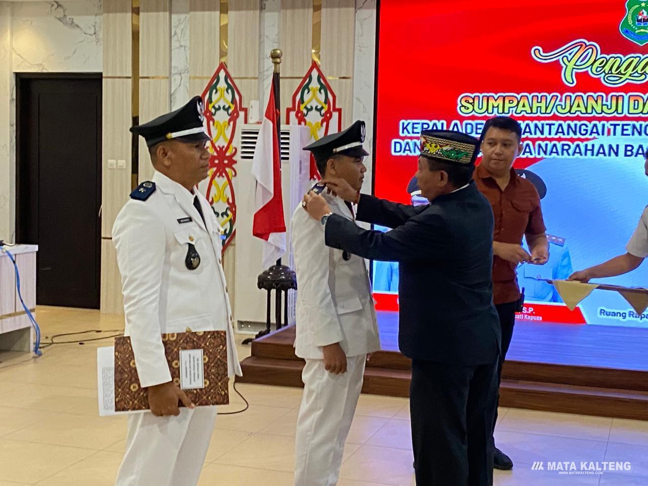 Bupati Kapuas Lantik Kepala Desa Mantangai Tengah dan Narahan Baru