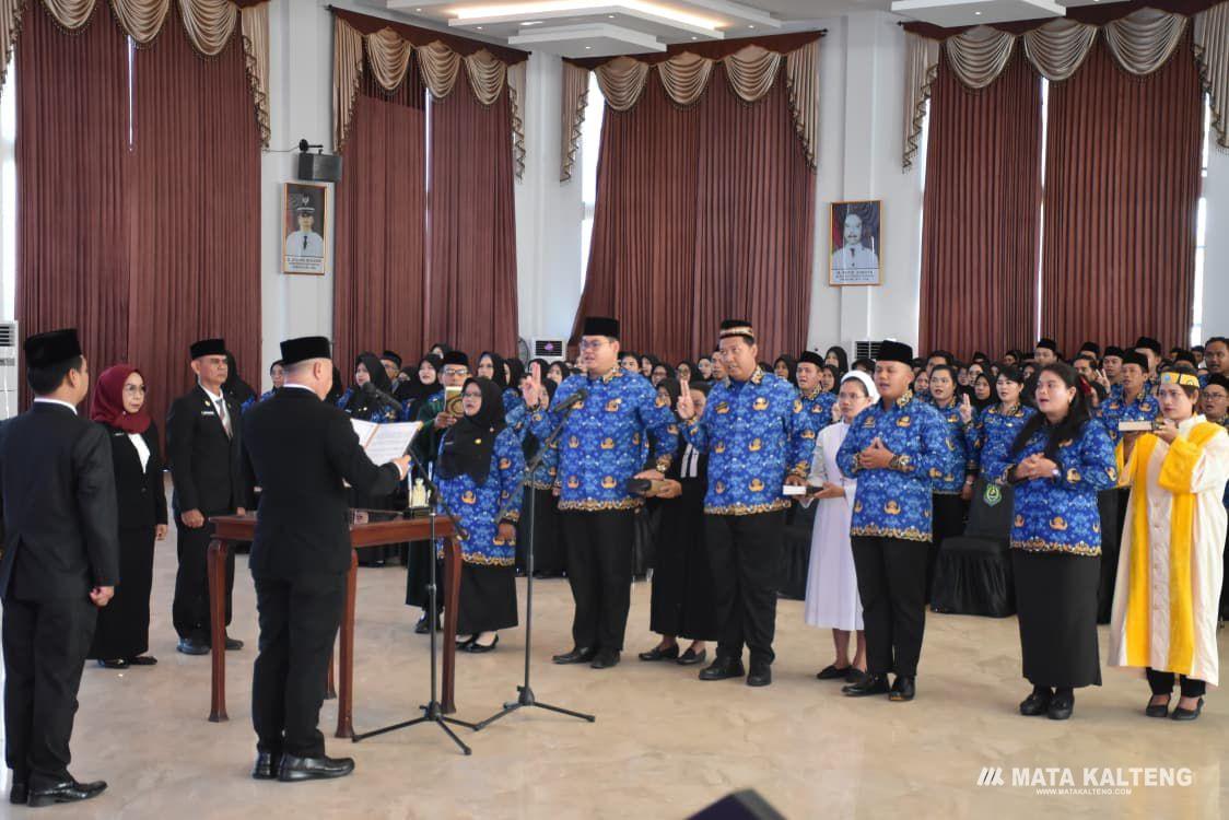 Pemkab Kapuas Lantik Pejabat Fungsional dan Serahkan SK PPPK Tahap II