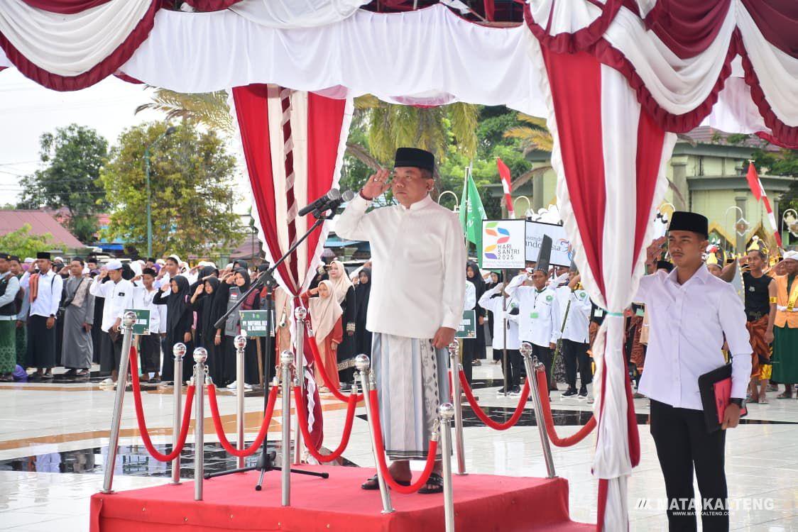 Bupati Kapuas Jadi Inspektur Upacara Peringatan Hari Santri 2025