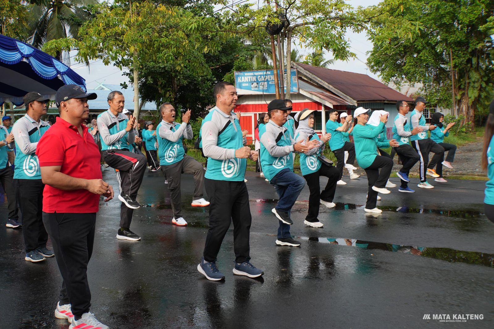 Peringatan HKN ke 61, Bupati dan Wabup Kapuas Ikuti Fun Walk