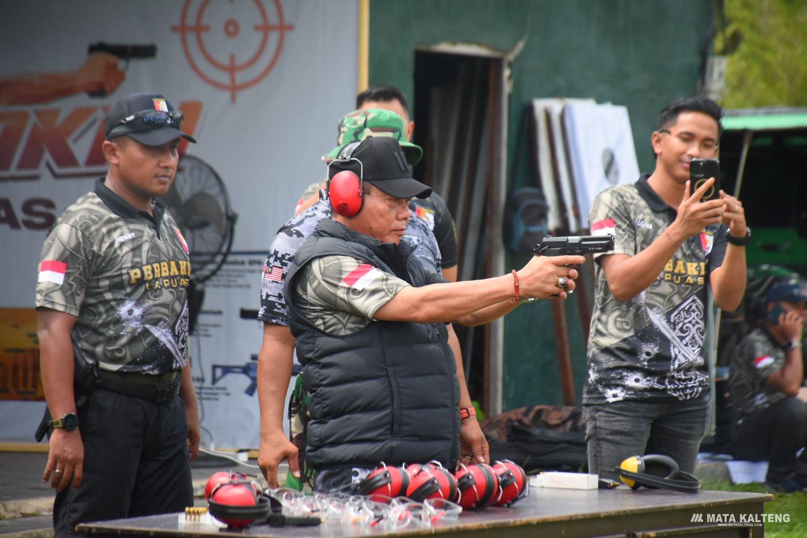 Bupati Kapuas Hadiri Silaturahmi dan Menembak Bersama di Lapangan Parikesi