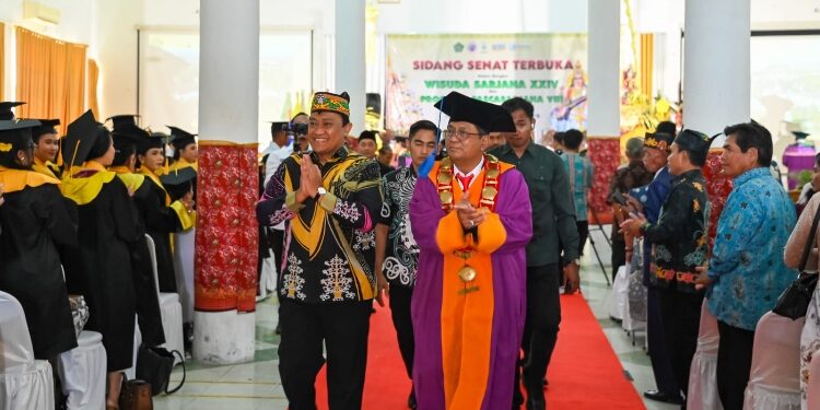 FOTO: IST/MATAKALTENG - Wagub Hadiri Wisuda IAHN Tampung Penyang.