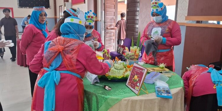 Foto:DIAN/MATA KALTENG - Lomba tumpeng bergizi yang digelar Dinas Pendidikan Kotim 4 Desember 2025.