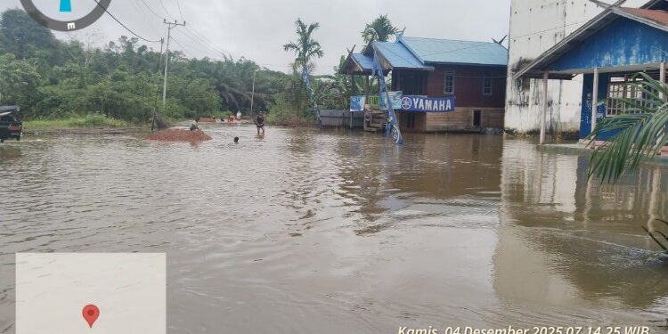 Foto:IST/MATA KALTENG - Banjir yang terjadi di Tumbang Mujam, 4 Desember 2025.