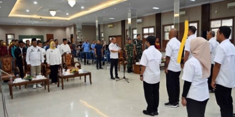 FOTO: IST/MATAKALTENG - Bupati Kobar Hj Nurhidayah melantik pengurus IBCA MMA Kabupaten Kobar, Jumat 14 November 2025.