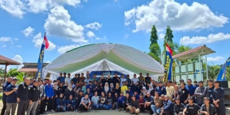 FOTO: IST/MATAKALTENG - Pelaksanaan Kegiatan Bulan Bhakti Karang Taruna (BBKT) ke-4 di Desa Sungai Pakit, Kecamatan Pangkalan Banteng, Sabtu 8 November 2025.