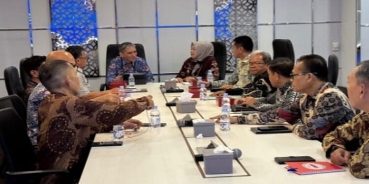 FOTO: IST/MATAKALTENG - Bupati Kotawaringin Barat Hj Nurhidayah menggelar audensi dengan Kemenpan-RB di jakarta, Kamis 30 Oktober 2025.