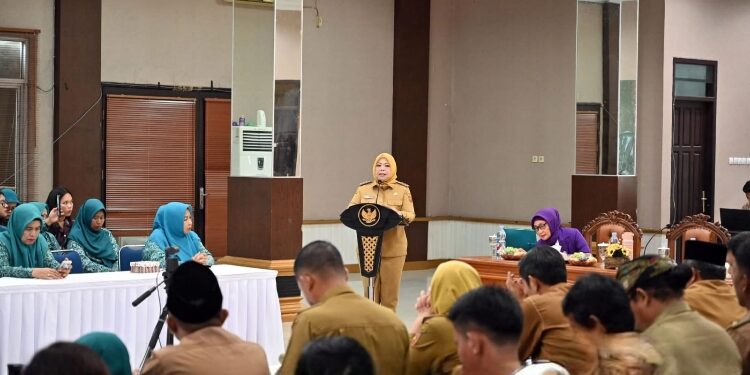 FOTO: IST/MATAKALTENG - Rakor Posyandu Tahun 2025, di Aula Sangga Banua Kantor Bupati, Senin 27 Oktober 2025.