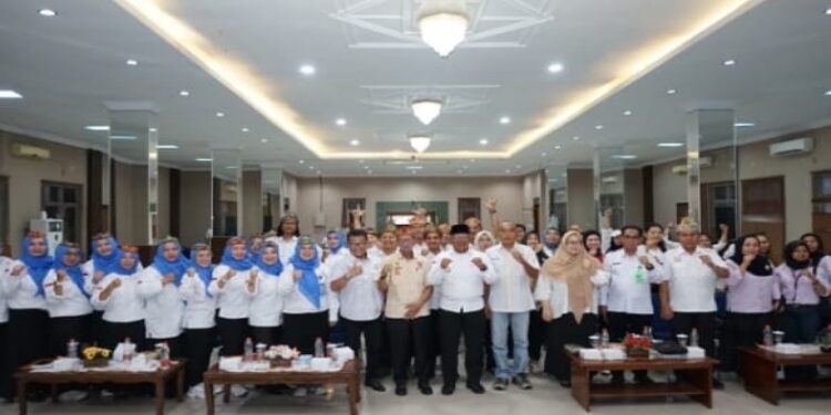 FOTO: IST/MATAKALTENG - Pengurus baru Komite Olahraga Masyarakat Indonesia yang baru dilantik di aula Sangga Banua, 29 Oktober 2025.