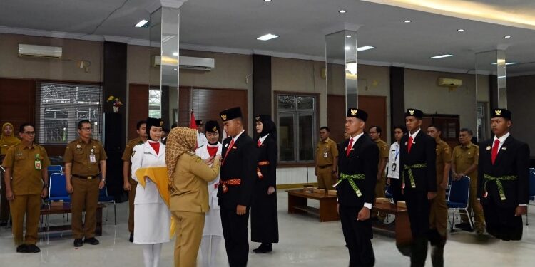 FOTO: IST/MATAKALTENG - Setda Kobar Raih juara 1 kategori dinas, pawai nasi adab 2025, Selasa 14 Oktober 2025.