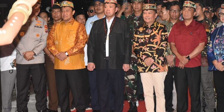 FOTO: IST/MATAKALTENG - Gubernur dan Wakil Gubernur Sambut Kedatangan Menteri ATR/BPN Nusron Wahid.