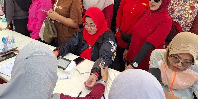 FOTO: DIAN/MATA KALTENG - Pemeriksaan kesehatan gratis oleh Dinkes Kotim, Sabtu 13 Desember 2025.
