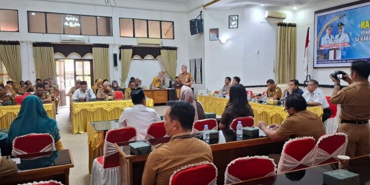 Foto:DIAN/MATA KALTENG - Rakorkab Penanggulangan Kemiskinan di Kotim, 15 Desember 2025.
