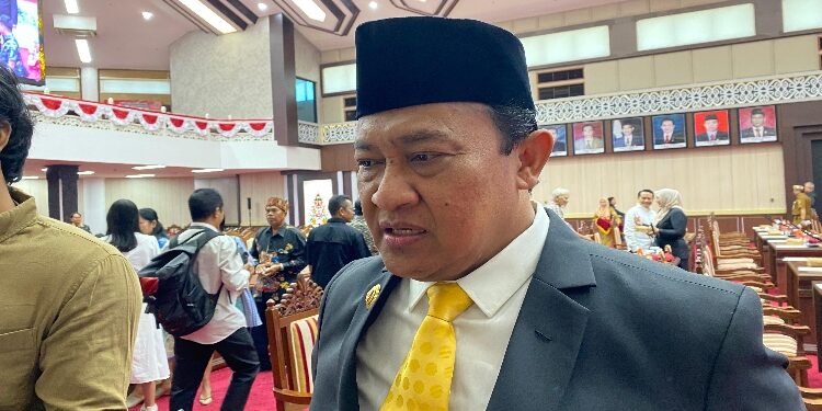 FOTO: NRA/MATAKALTENG - Wakil Gubernur Kalimantan Tengah, Edy Pratowo, saat diwawancarai wartawan.