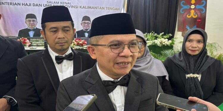 FOTO: IST/MATAKALTENG - Plt. Kepala Kantor Wilayah Kementerian Haji dan Umrah Provinsi Kalimantan Tengah, H. Hasan Basri, saat diwawancarai wartawan.