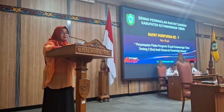 Foto:DIAN/MATA KALTENG - Paripurna penyampaian Ranperda Pencegahan dan Peningkatan Kualitas Perumahan Kumuh di Kotim, 22 Desember 2025.
