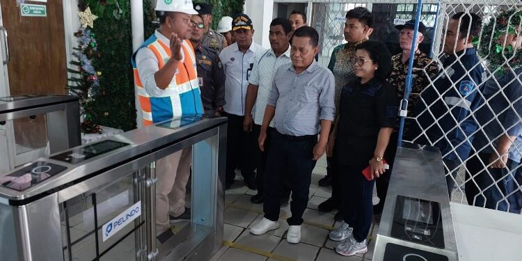 Foto:IST/MATA KALTENG - Komisi IV DPRD Kotim saat pantau fasilitas pelabuhan Sampit belum lama ini.