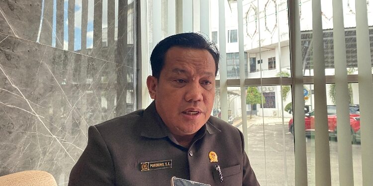 FOTO: NRA/MATAKALTENG - Anggota Komisi I DPRD Kalimantan Tengah, Purdiono, saat diwawancarai wartawan.