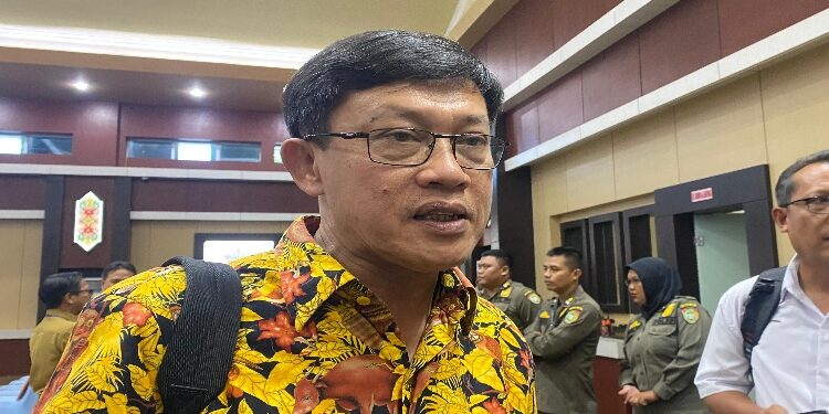 FOTO: NRA/MATAKALTENG - Direktur Tanaman Kelapa Sawit dan Aneka Palma Kementerian Pertanian RI, Baginda Siagian, saat diwawancarai usai menghadiri Rapat Koordinasi Peternakan dan Kesehatan Hewan Tahun 2025.