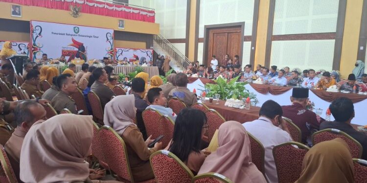 Foto:DIAN/MATA KALTENG - Rapat akhir tahun 2025 di rujab Bupati Kotim, 30 Desember 2025.