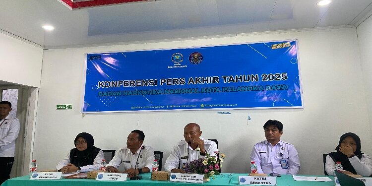 FOTO: NRA/MATAKALTENG - Kepala BNN Kota Palangka Raya, Kombes Pol I Wayan Korna, saat paparan Press Release Akhir Tahun 2025 BNN Kota Palangka Raya.