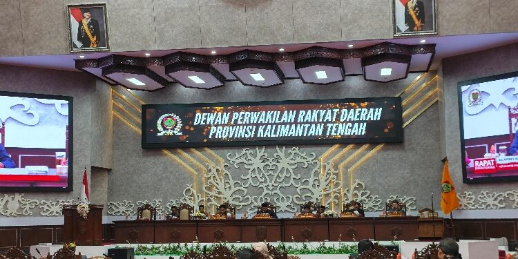FOTO: NRA/MATAKALTENG - Ketua DPRD Provinsi Kalimantan Tengah, Arton S. Dohong, saat menyampaikan pidatonya.