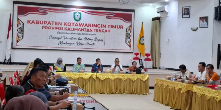 Foto:DIAN/MATA KALTENG - Rapat Persiapan Penyusunan Program Strategis Daerah Kab. Kotim TA. 2026 di Aula Sei Mentaya Bapperida, 9 Januari 2026.