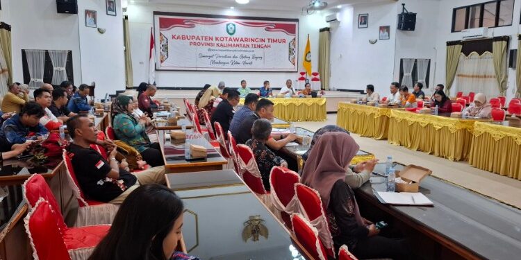 Foto:DOK/MATA KALTENG - Rapat koordinasi terkait rencana proyek strategis Kabupaten Kotim tahun 2026 beberapa waktu lalu di Bapperdia Kotim.