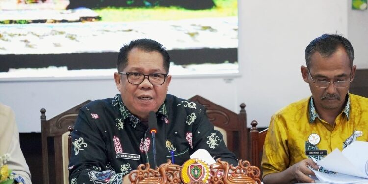 Staff Ahli Gubernur Kalteng, Darliansjah.