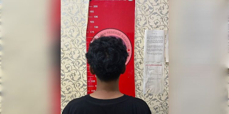 FOTO: IST/MATAKALTENG- Tersangka tindak pidana Narkotika yang diamankan tim Satresnarkoba Polres Kotim.