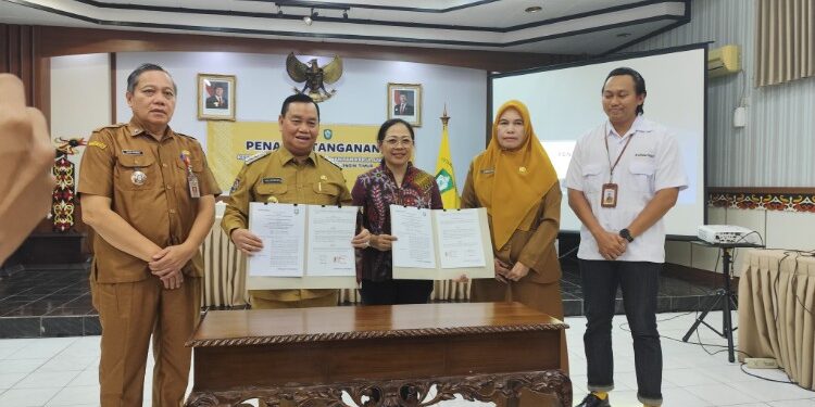 Foto:IST/MATA KALTENG - Penandatanganan Kesepakatan Bersama dan Perjanjian Kerja Sama dengan Yayasan Solidaridad Network Indonesia, yang digelar di Sampit, Senin 9 Februari 2026.