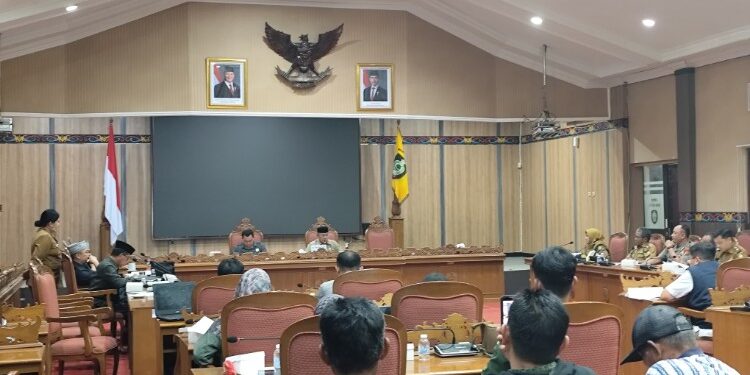 Foto:IST/MATA KALTENG - RDP persoalan penyaluran pupuk bersubsidi di Kecamatan Teluk Sampit, 9 Februari 2026.