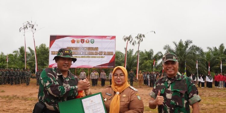 Foto:IST/MATA KALTENG - Pembukaan Program TNI Manunggal Membangun Desa (TMMD) Reguler ke-127 Tahun Anggaran 2026, 10 Februari 2026.
