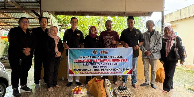 Foto:IST/MATA KALTENG - Kegiatan anjangsana PWI Kotim ke rumah-rumah wartawan senior, 13 Februari 2026.