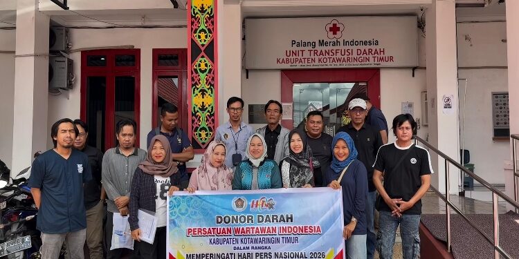 FOTO: IST/MATA KALTENG - Kegiatan donor darah oleh PWI Kotim di PMI Kotim, Sabtu 14 Februari 2026.