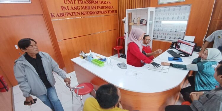 FOTO: IST/MATA KALTENG - Pelayanan donor darah di PMI Kotim.