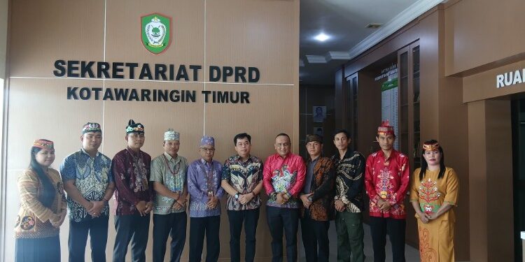 Foto:IST/MATA KALTENG - Kunjungan Umat Hindu Kaharingan di DPRD Kotim.