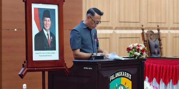 FOTO: IST/ANTARAKALTENG - Juru Bicara Pansus, Jati Asmoro saat membacakan laporannya.