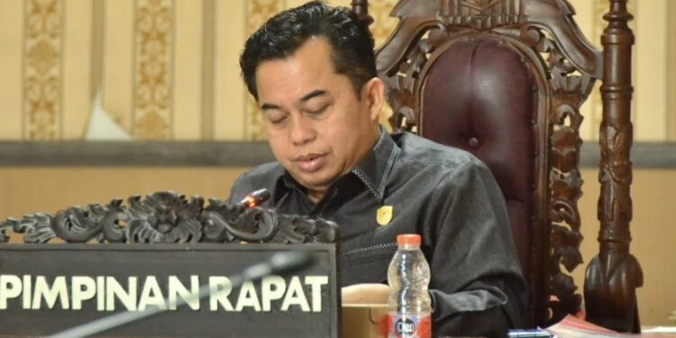 Ketua DPRD Kotim, Rimbun.