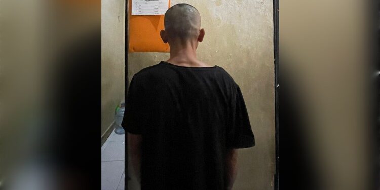 FOTO: IST/MATAKALTENG - Pelaku pencurian buah sawit yang diamankan pihak kepolisian.