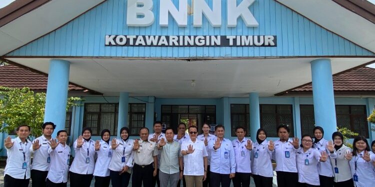 Foto:IST/MATA KALTENG - Anggota Dewan Perwakilan Daerah Republik Indonesia (DPD RI) daerah pemilihan Kalimantan Tengah, Dr. A. Teras Narang saat kunjungi kantor BNNK Kotim, 27 Februari 2026.