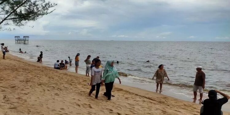 FOTO: DOK/MATA KALTENG -Pantai Ujung Pandaran yang ada di Kecamatan Teluk Sampit.