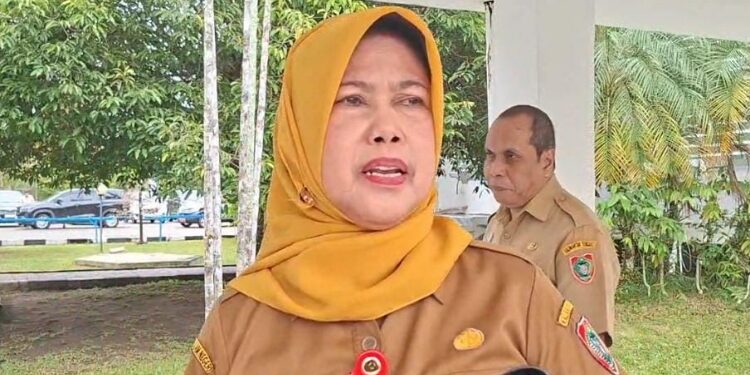 FOTO: NRA/MATAKALTENG - Kepala BKD Kalteng, Lisda Arriyana, saat diwawancarai wartawan.