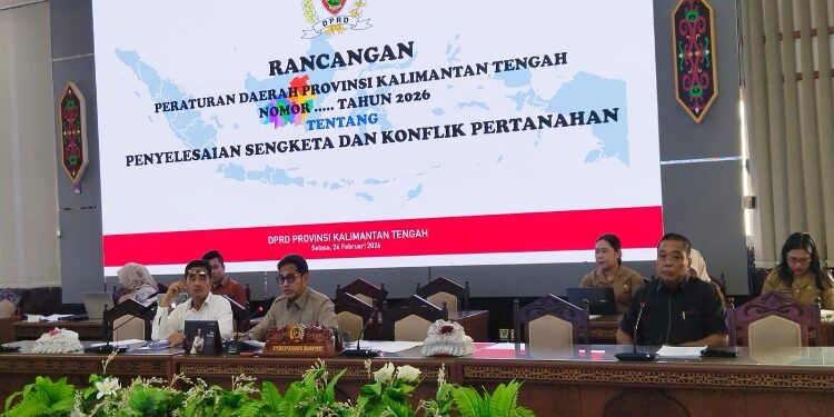 FOTO: IST/MATAKALTENG - Suasana rapat pansus raperda penyelesaian sengketa dan konflik pertanahan bersama Pemprov Kalteng.