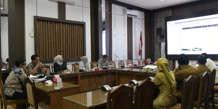 FOTO: IST/MATAKALTENG - Suasana RDP DPRD Kalteng bersama dengan Jamkrida Kalteng.
