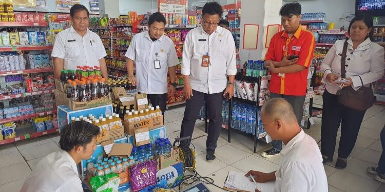 Foto:Dok/MATA KALTENG - Pemantauan supermarket oleh Pemda Kotim beberapa waktu lalu.