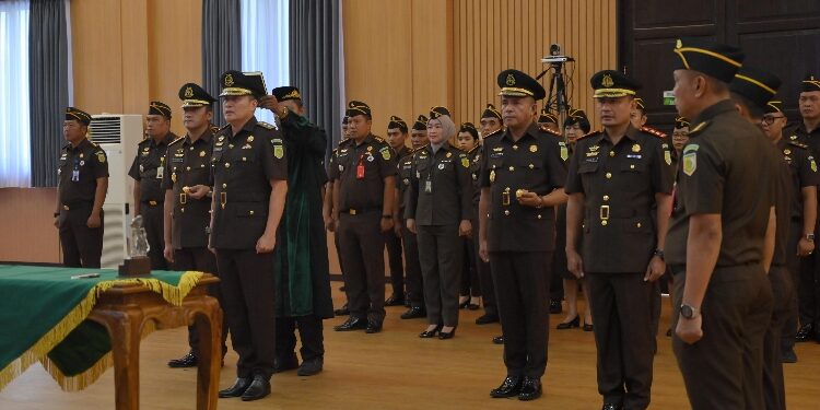 FOTO: IST/MATAKALTENG - Kajati Kalteng Lantik Aspidsus dan Kajari Sukamara.